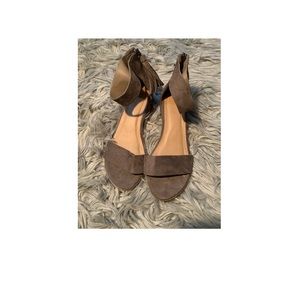 Small wedged tassle sandals
